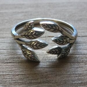 Sterling Silver Leaves Ring size 9